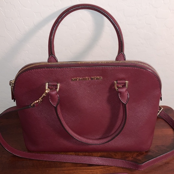 MICHAEL KORS GORGEOUS CROSSBODY HANDBAG WITH MATCHING WRISTLET - Picture 2 of 16